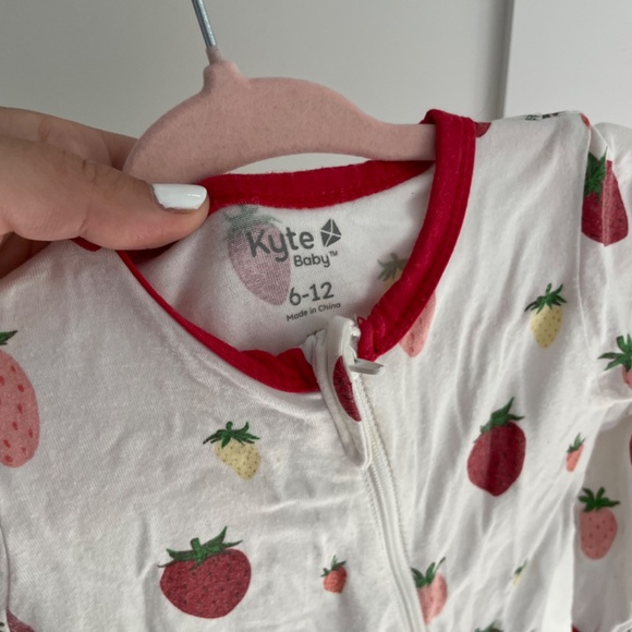 Kyte Baby 6-12 months zip ups - Picture 2 of 6